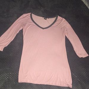 Pink forming-fitting 3/4 shirt white grey collar